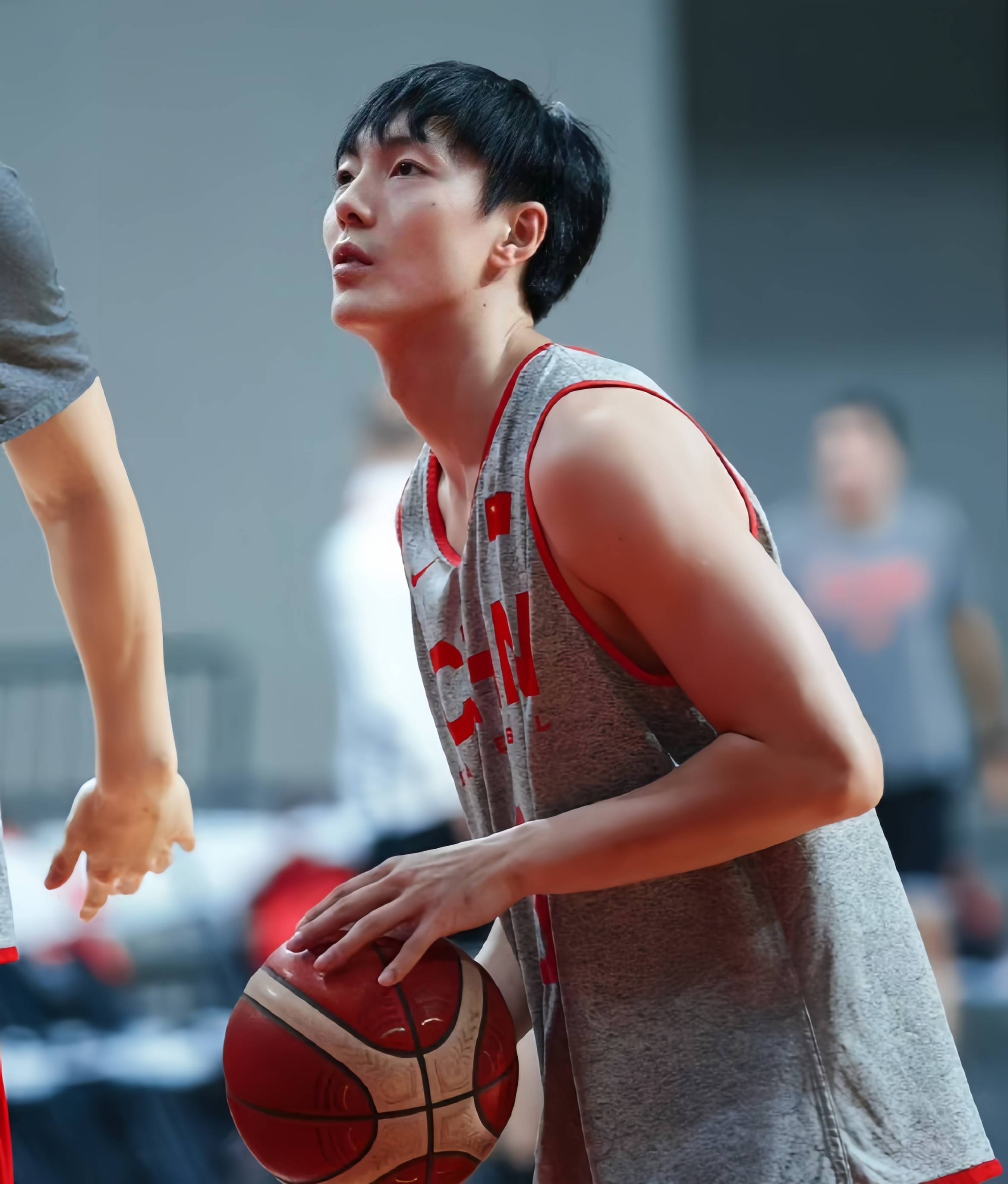 爱游戏官网网页版入口-包含篮球教练集训，防守端技术训练成焦点的词条