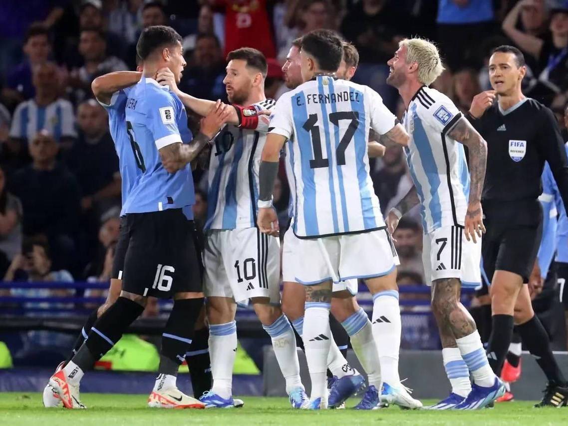 足球赛事呈现出各洲球队实力对比(足球赛事呈现出各洲球队实力对比的特点) 足球赛事呈现出各洲球队实力对比(足球赛事呈现出各洲球队实力对比的特点)