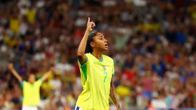 爱游戏官网-巴西女足正面临严峻挑战，备战关键战役的简单介绍