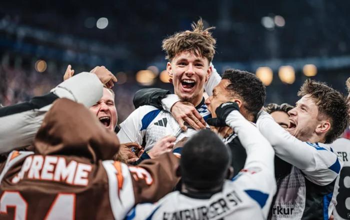 汉堡在主场大胜,取得赛季首胜 汉堡在主场大胜,取得赛季首胜