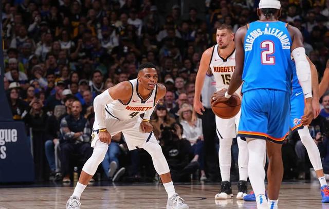 爱游戏亚洲官网-勇士队晋级半决赛，为卫冕做好准备的简单介绍