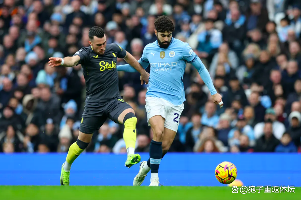 曼城客场逼平曼联，收获英超殿军