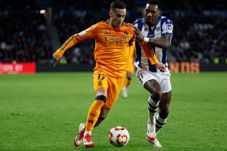 爱游戏官网-皇家社会豪取十连胜，西甲争冠形势扭转