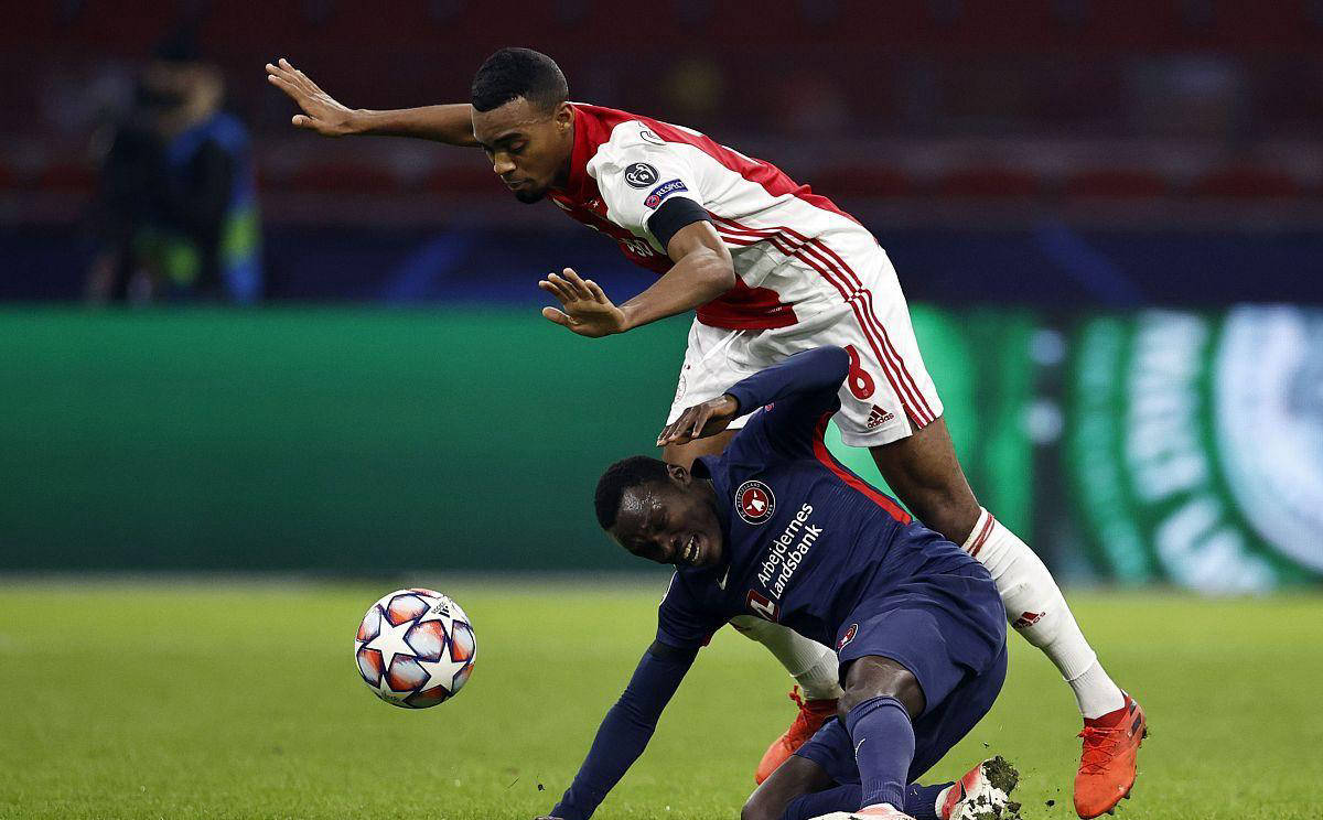 爱游戏体育直播-阿贾克斯客场战胜RSSS，取得胜利