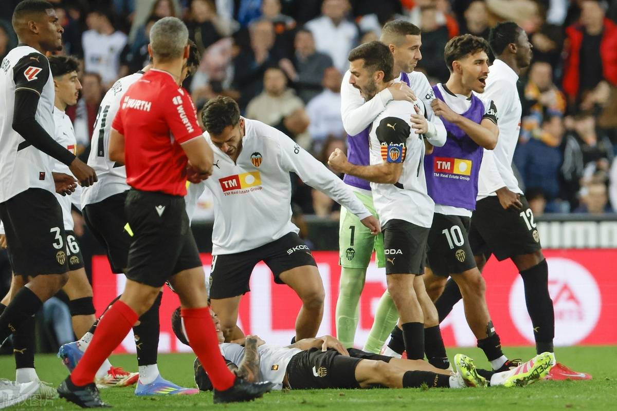 瓦伦西亚英勇抗衡,实现杀入欧冠八强 瓦伦西亚英勇抗衡,实现杀入欧冠八强