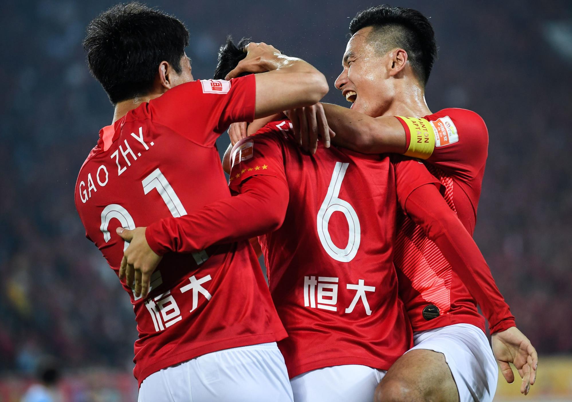 爱游戏官网-大连一方压下山东鲁能，士气高涨备战接下回合赛事