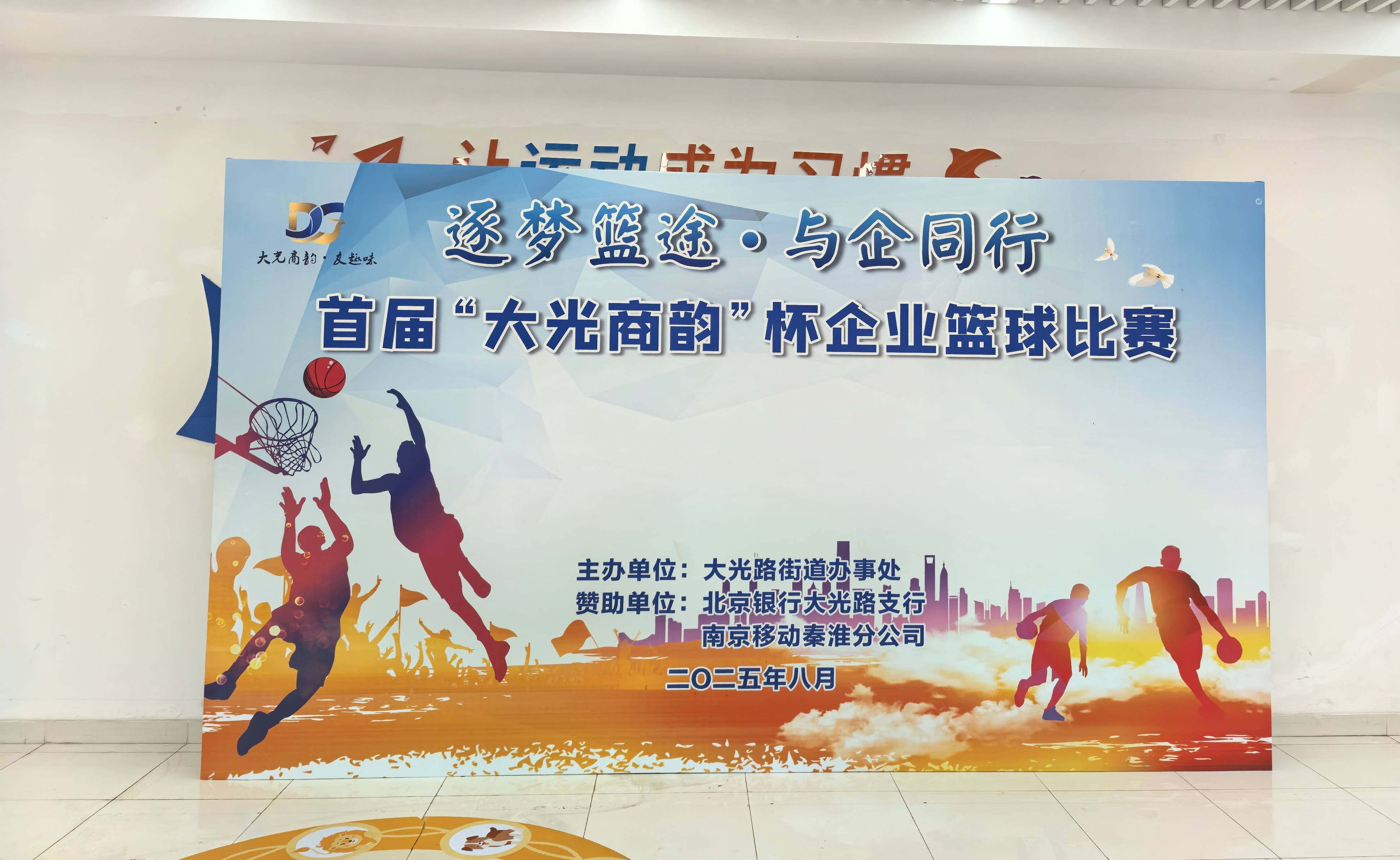 包含精彩胜负紧锣密鼓，赛场氛围热烈的词条