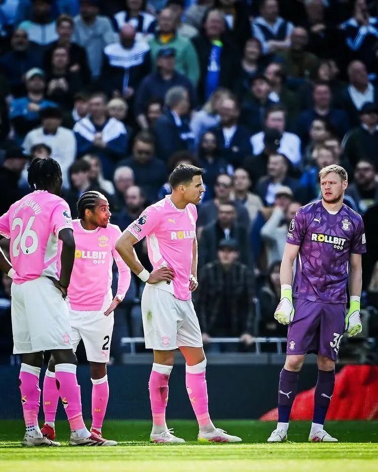 爱游戏网页版登录入口-南安普顿球员发威，率先打破僵局