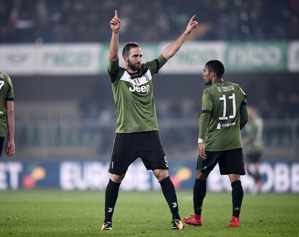 尤文图斯球员伊瓜因在比赛中射入关键进球的简单介绍 尤文图斯球员伊瓜因在比赛中射入关键进球的简单介绍