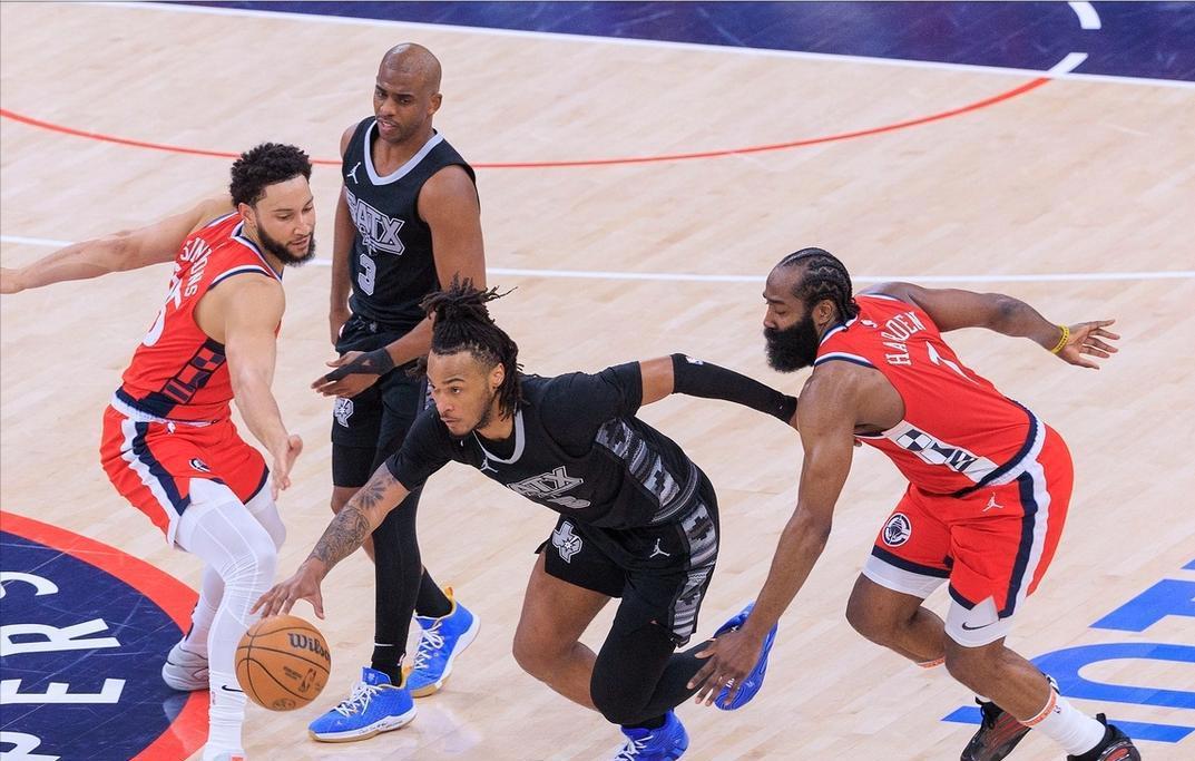 爱游戏入口-包含快船全队齐心协力，击败雄鹿取得关键胜利的词条