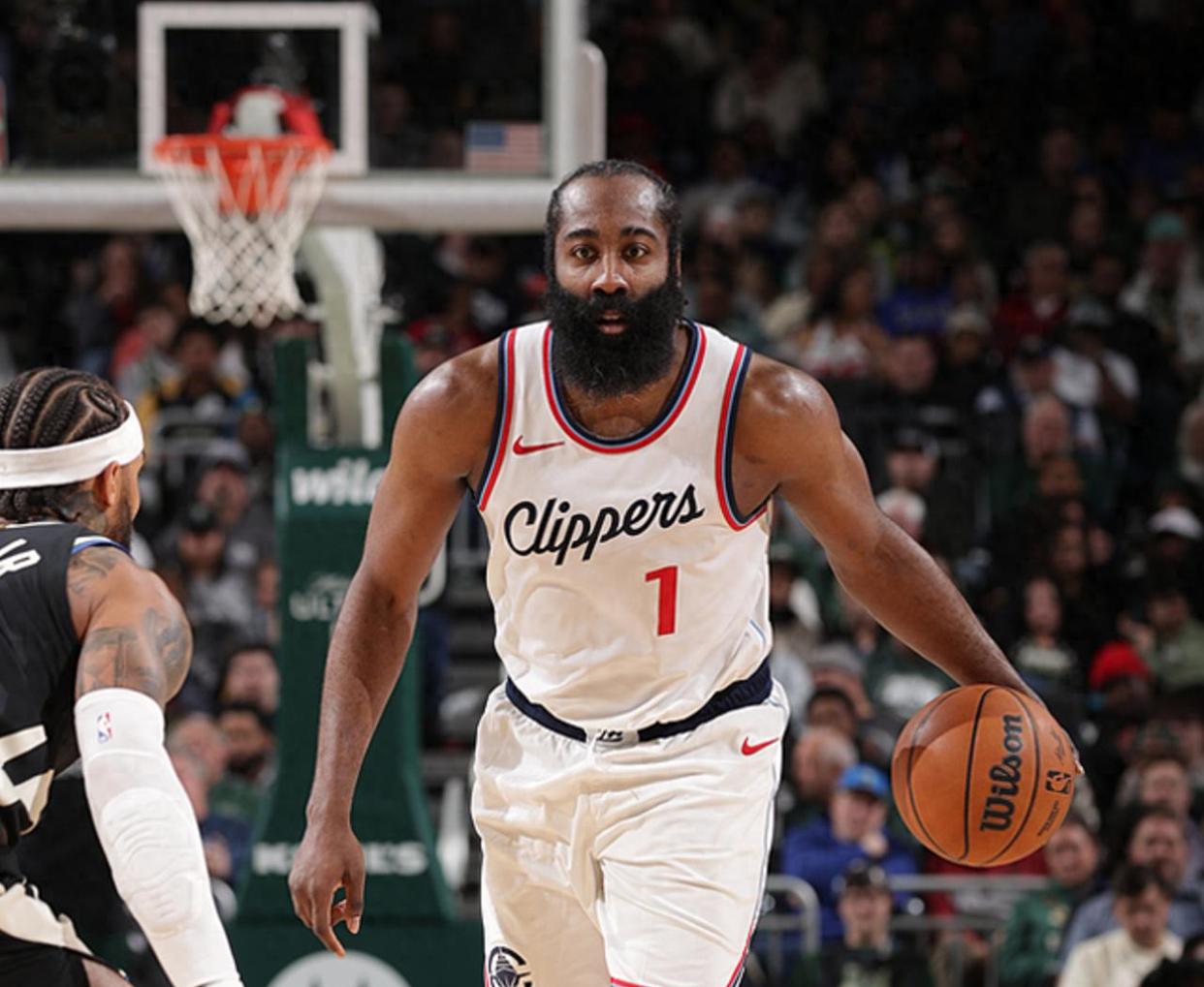 包含快船全队齐心协力，击败雄鹿取得关键胜利的词条