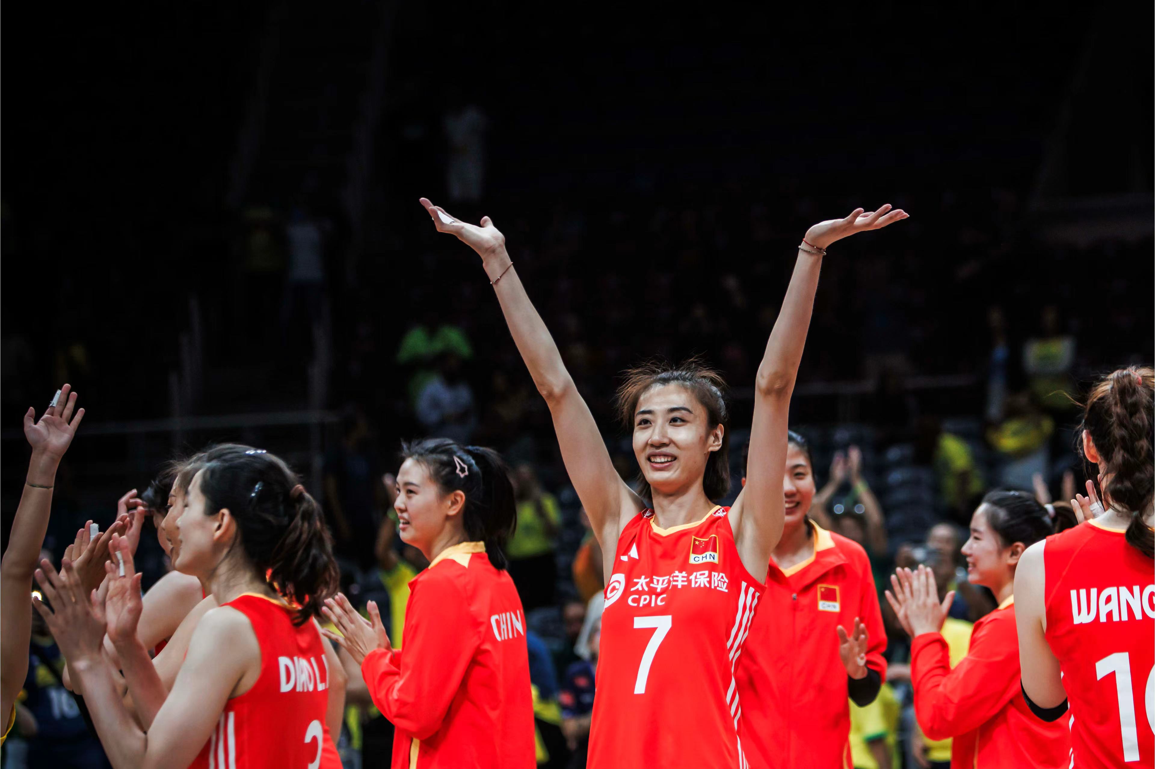 主队球员在比赛中发挥出色，拿下胜利的简单介绍