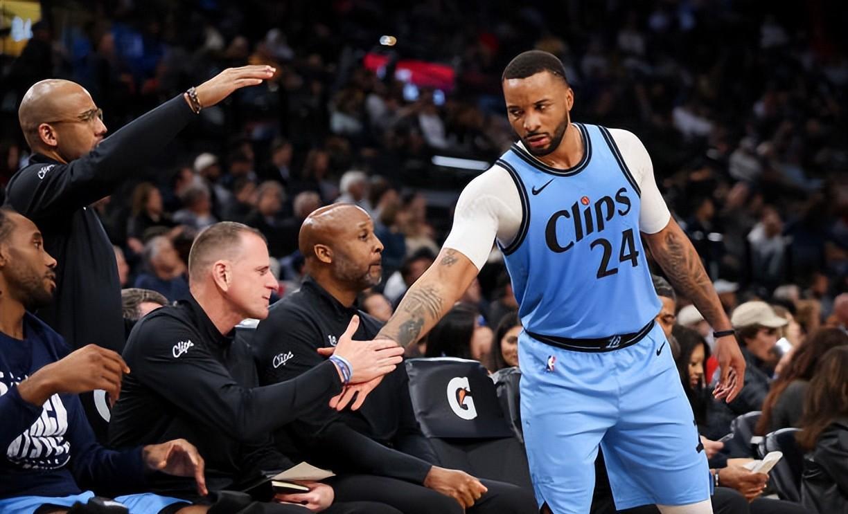 快船队后卫稳定得分，助球队保持领先的简单介绍