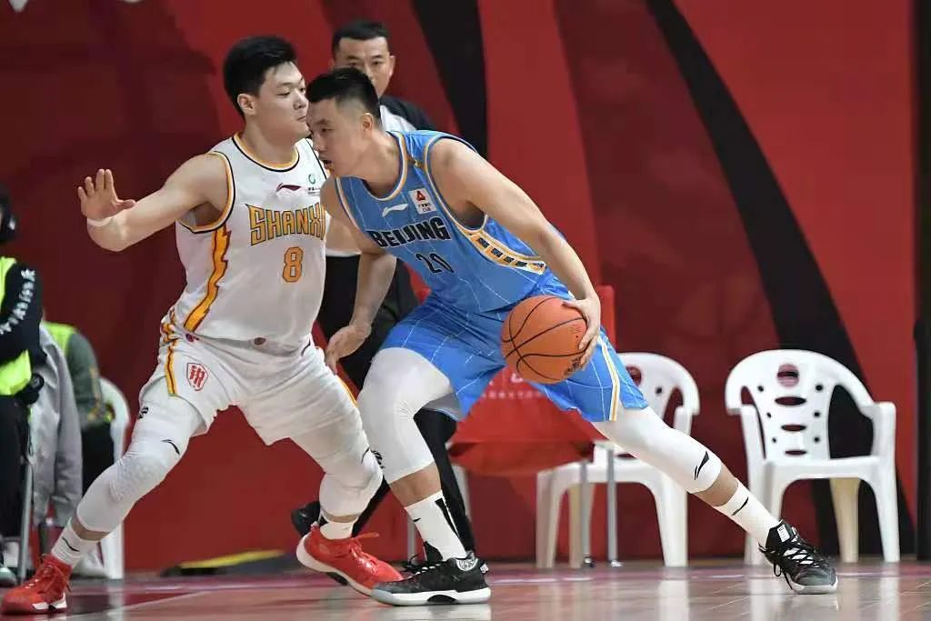 包含西藏队遭遇两连败，状态低迷的词条