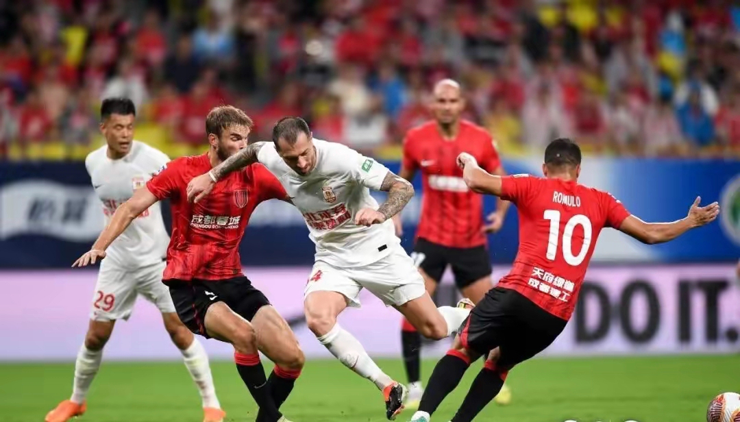 关于亚泰主场战平恒大，取得艰难一分保级望的信息