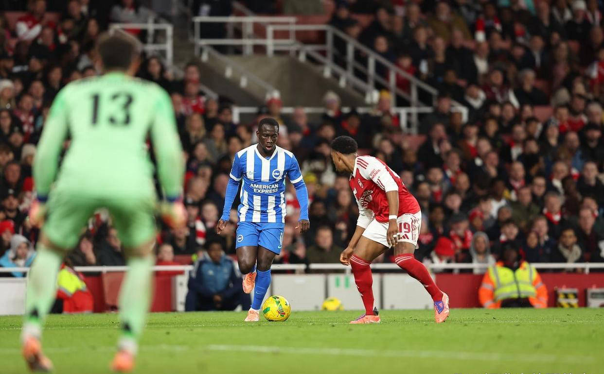 爱游戏在线-阿森纳主场胜出，继续追赶领先者