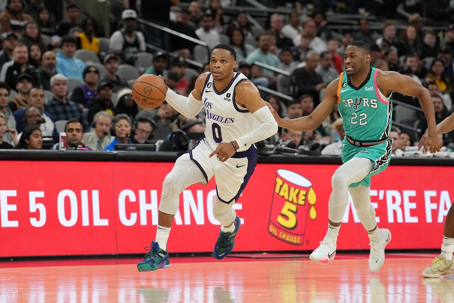 爱游戏登录入口-绿军队实力横扫，轻取马刺队的简单介绍