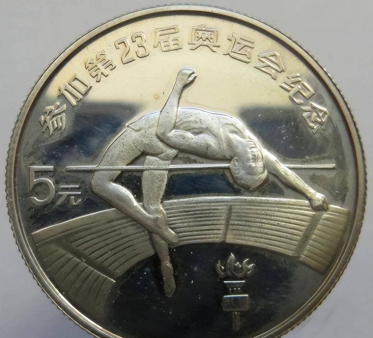 新西兰田径选手刷新全国纪录，获得铜牌