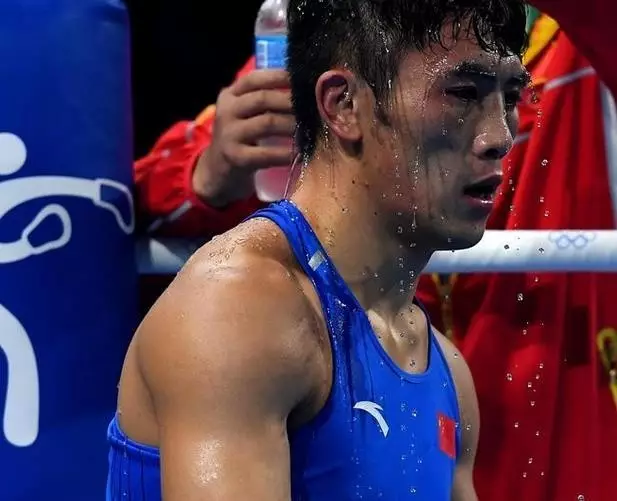 爱游戏官网入口-匈牙利选手勇夺季军，风采翩翩！