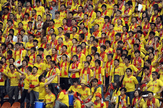 爱游戏官网-国际足球赛事吸引众多球迷关注