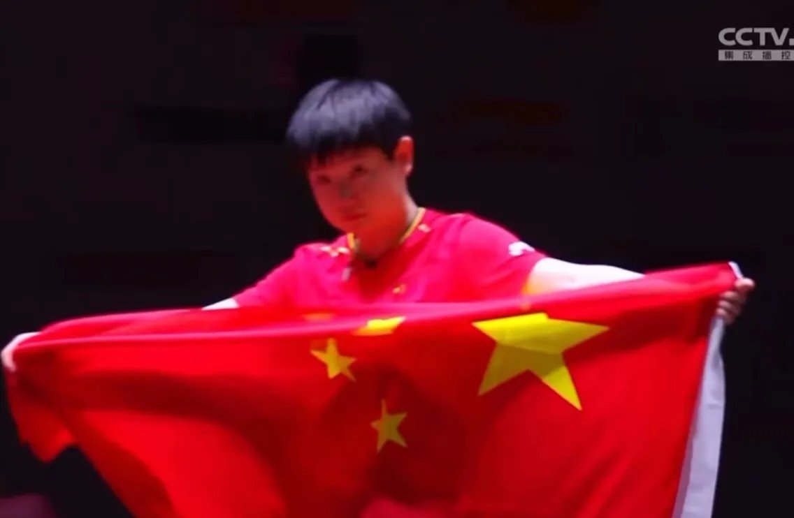 爱游戏在线-队员们拼尽全力，取得比赛胜利