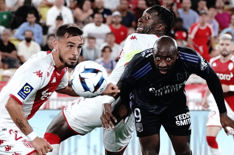 爱游戏网页版登录入口-摩纳哥球员备战临战，决胜关键时刻