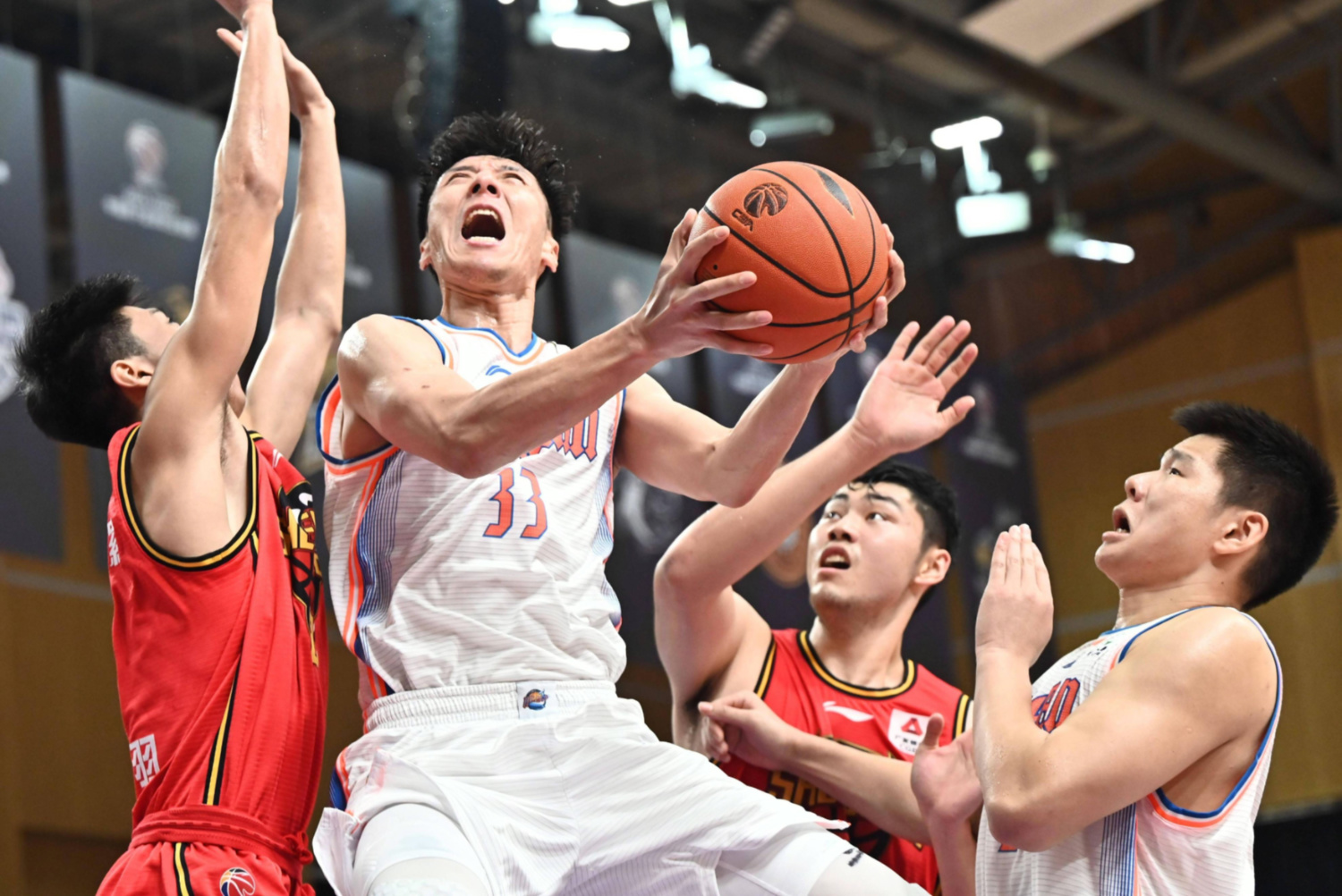 防线坚不可摧！球队成功击败对手